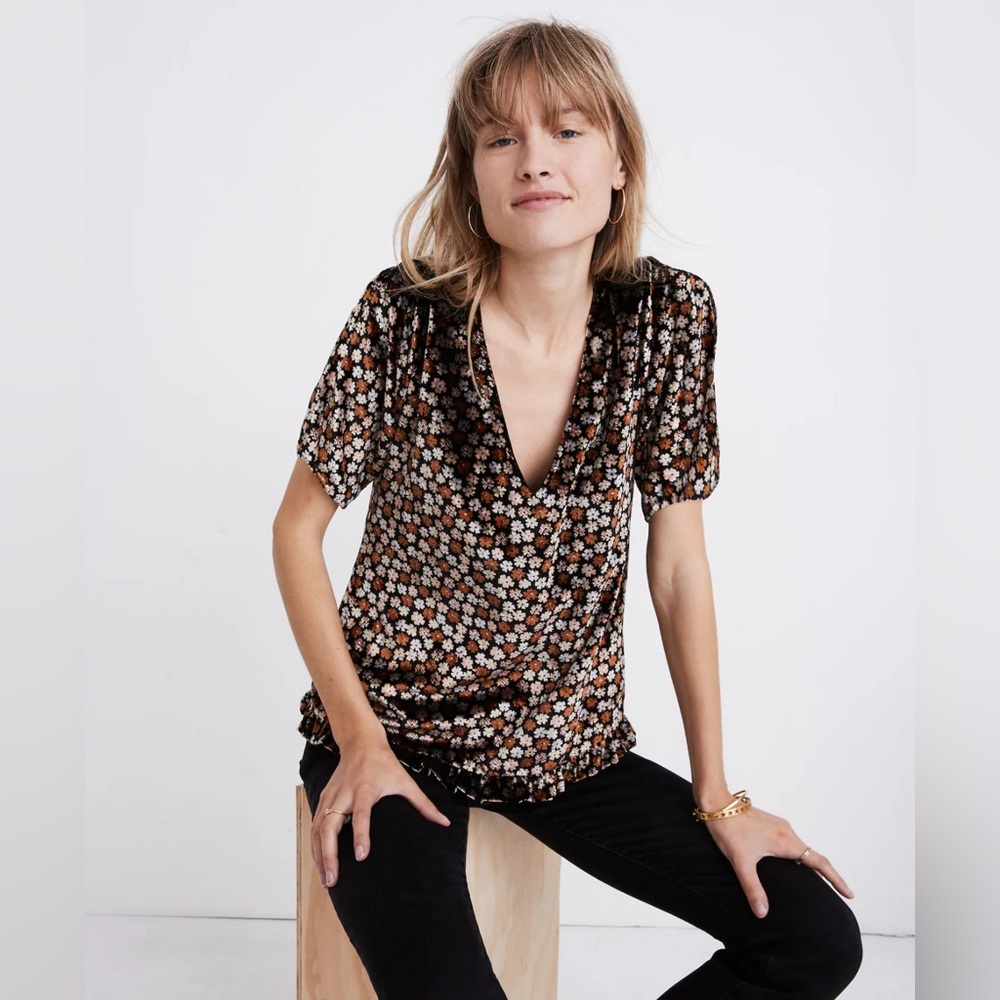 Like New Madewell Velvet Tulip-Sleeve Ruffle Top in Petite Bloom